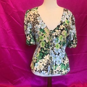 H&M floral top size S, tie up and buttons , Scrunchy sleeve ends